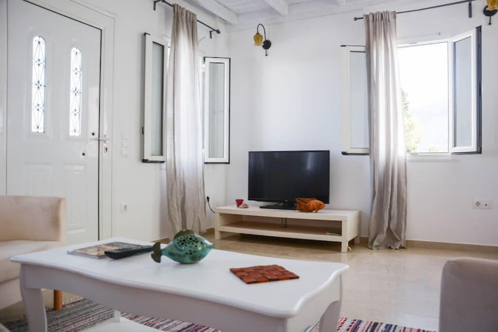 White Wave Villa, 3Min Walk From Beach Kamári Екстериор снимка