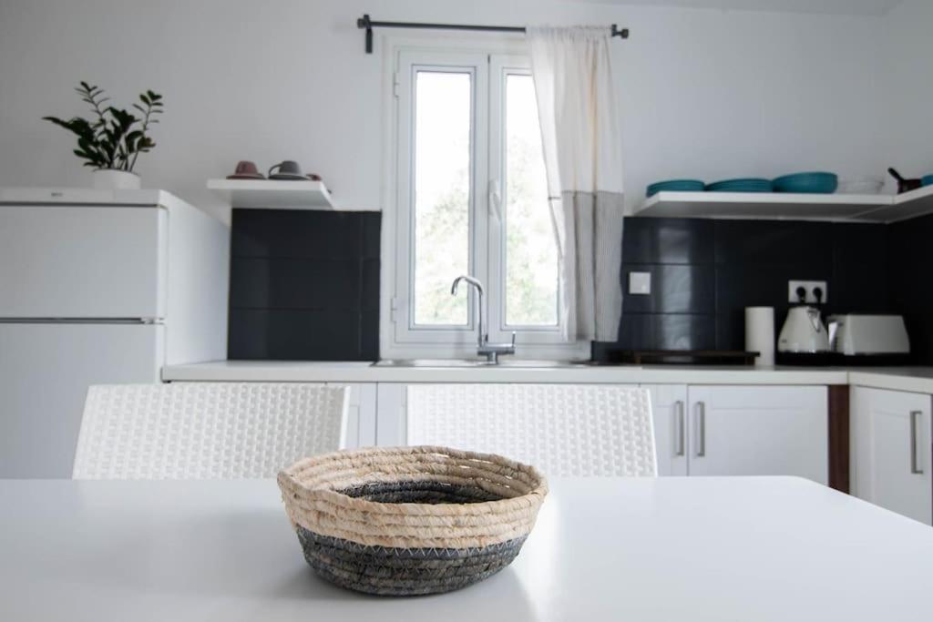 White Wave Villa, 3Min Walk From Beach Kamári Екстериор снимка